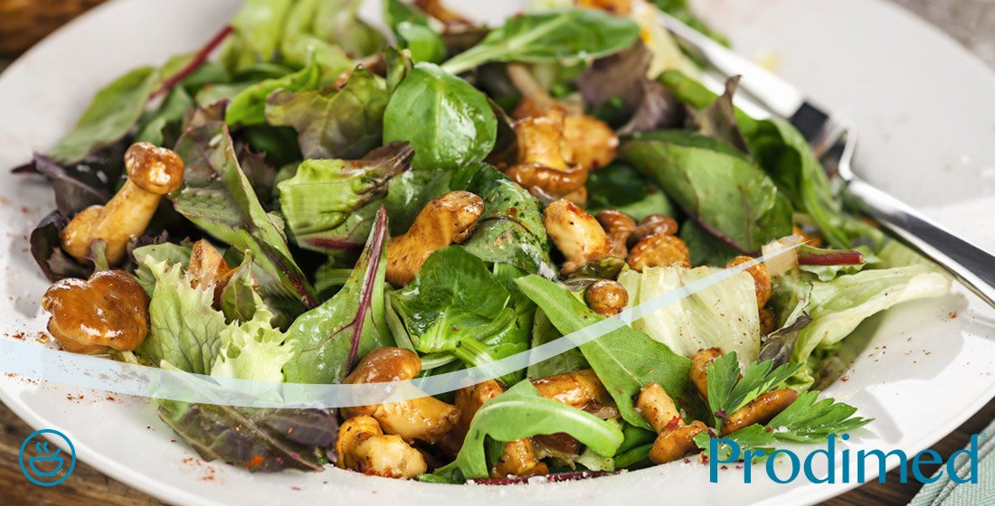 FRISS SALÁTA RÓKAGOMBÁVAL 